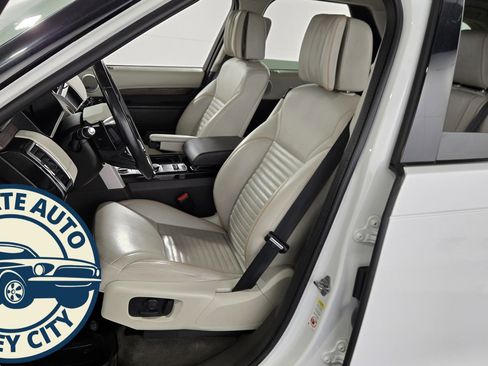 Used 2019 Land Rover Discovery HSE Luxury image 33