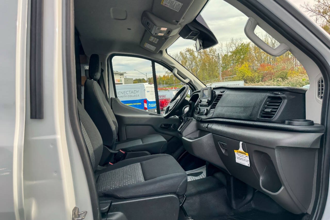 Used 2025 Ford Transit 250 Low Roof RWD image 10