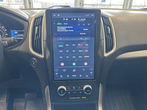 Used 2024 Ford Edge SEL w/ Convenience Package image 3