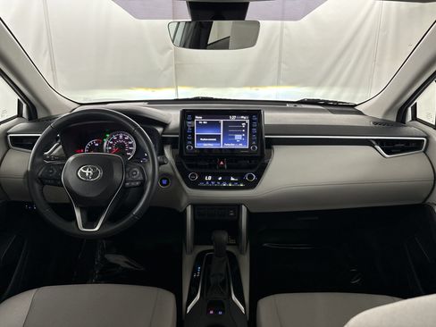 Used 2022 Toyota Corolla Cross LE w/ Moonroof Package AWD/4WD image 16