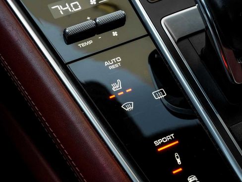 Used 2018 Porsche Panamera 4S image 25