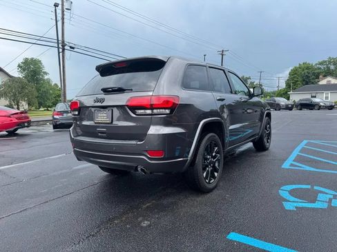 Used 2018 Jeep Grand Cherokee Altitude AWD/4WD image 3