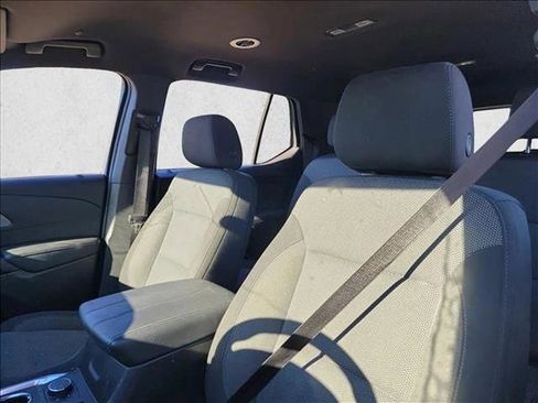 Used 2023 Chevrolet Traverse LT FWD image 13