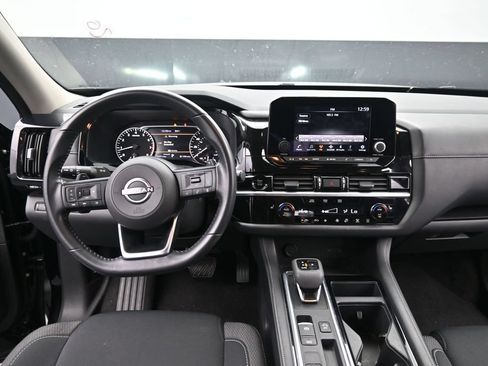 Used 2025 Nissan Pathfinder SV FWD image 19