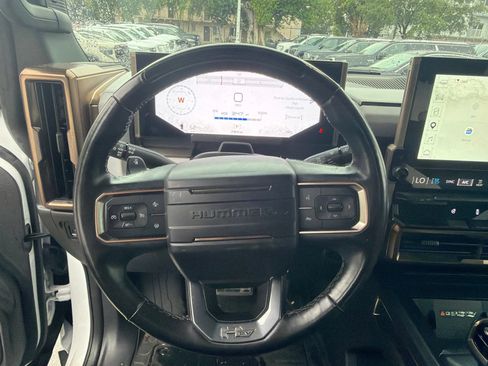 Used 2025 GMC Hummer EV 2X w/ LPO, Sport Package AWD/4WD image 24