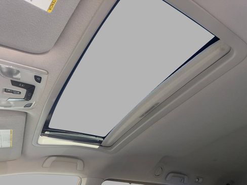 Used 2011 Toyota Sienna XLE FWD image 17