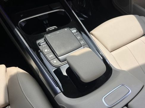 Used 2021 Mercedes-Benz GLB 250 w/ Premium Package image 23