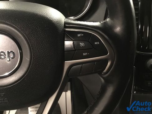 Used 2020 Jeep Grand Cherokee Laredo w/ Quick Order Package 2BN North image 47