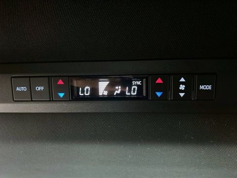 Used 2025 Toyota Sienna XSE w/ XSE Plus Package FWD image 24