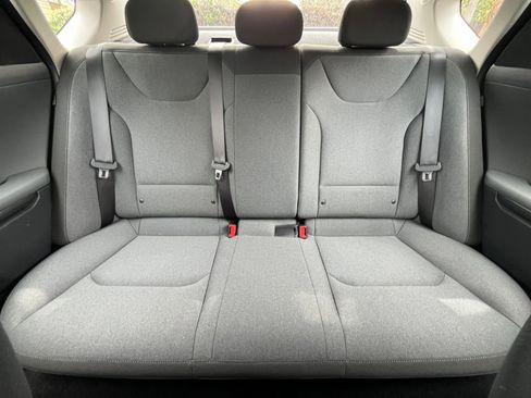 Used 2025 Kia K4 LXS image 37