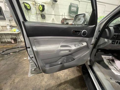 Used 2005 Toyota Tacoma 4x4 Double Cab image 12