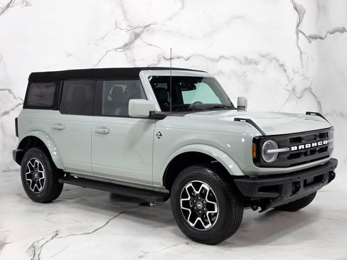 Used 2024 Ford Bronco Outer Banks AWD/4WD image 4