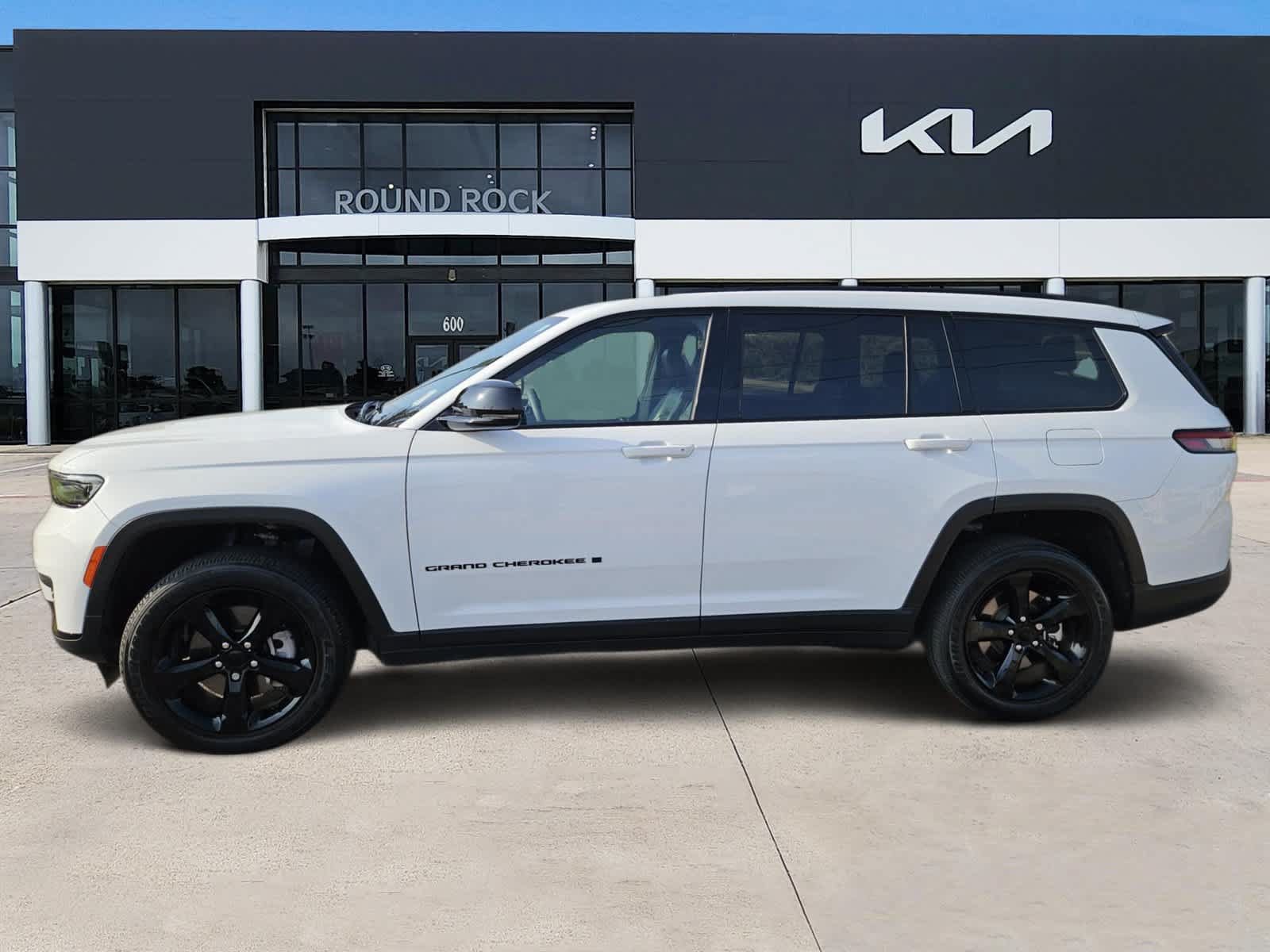 Used 2025 Jeep Grand Cherokee L Altitude RWD image 4
