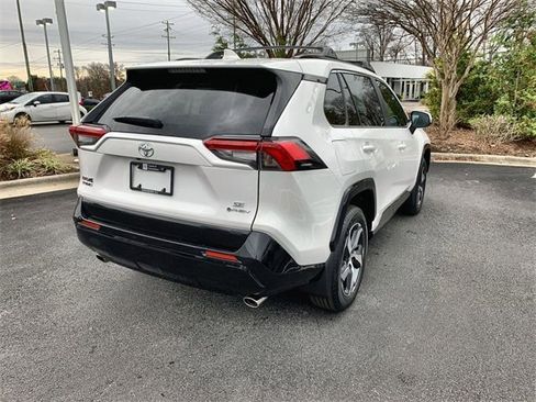 New 2025 Toyota RAV4 SE image 8