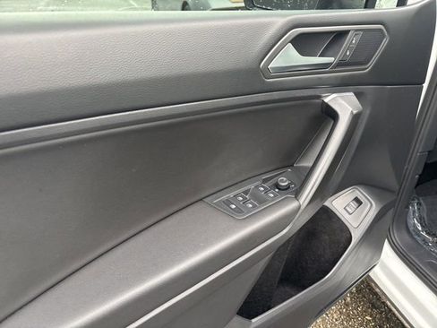 Used 2021 Volkswagen Tiguan SE image 20