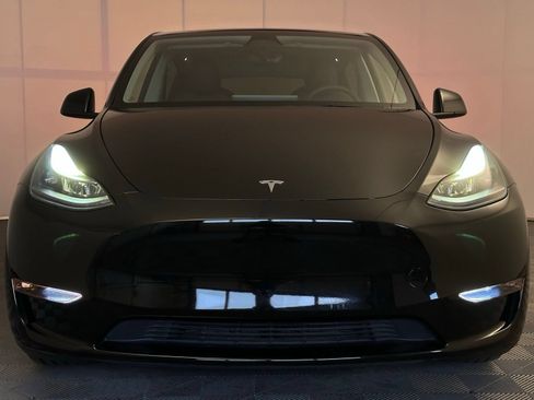 Used 2023 Tesla Model Y Performance AWD/4WD image 21