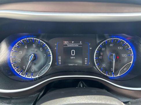 Used 2019 Chrysler Pacifica Touring Plus w/ Cold Weather Group FWD image 31