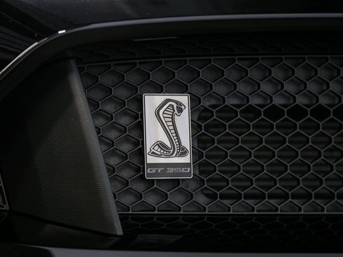 Used 2016 Ford Mustang Shelby GT350 w/ Technology Package RWD image 28