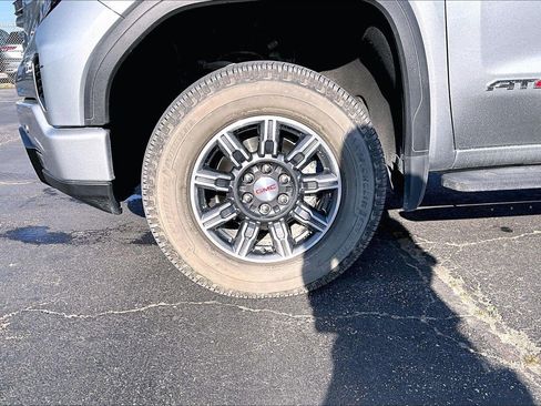 Used 2024 GMC Sierra 1500 AT4 w/ Technology Package AWD/4WD image 2
