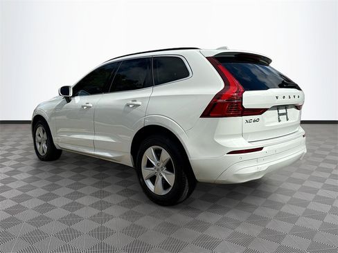 Used 2022 Volvo XC60 B5 Momentum image 8
