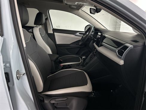 New 2026 Volkswagen Taos SE image 32