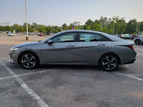 Used 2023 Hyundai Elantra Limited w/ Preferred Accessory Package FWD image 7