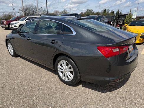 Used 2017 Chevrolet Malibu LT FWD image 3