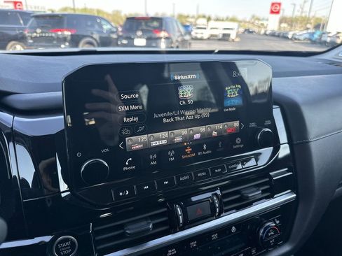 Used 2023 Nissan Pathfinder SL w/ SL Premium Package AWD/4WD image 16