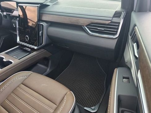 New 2026 GMC Acadia Denali Ultimate FWD image 18