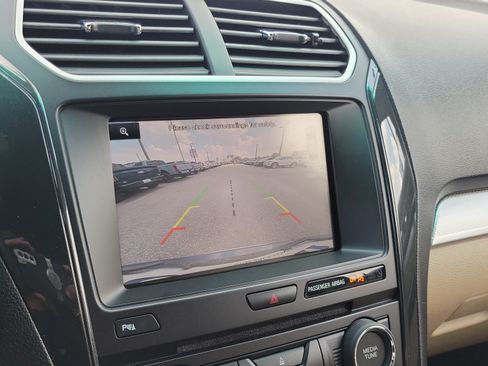 Used 2016 Ford Explorer XLT w/ Equipment Group 202A FWD image 29