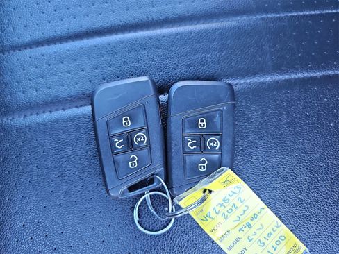 Certified 2022 Volkswagen Tiguan SE R-Line image 39