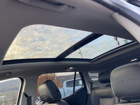 Used 2020 GMC Terrain Denali w/ Denali Premium Package image 6