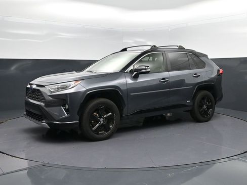 Used 2019 Toyota RAV4 XSE image 3