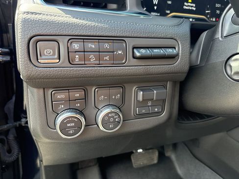 Used 2023 GMC Yukon XL Denali w/ Advanced Technology Package AWD/4WD image 17