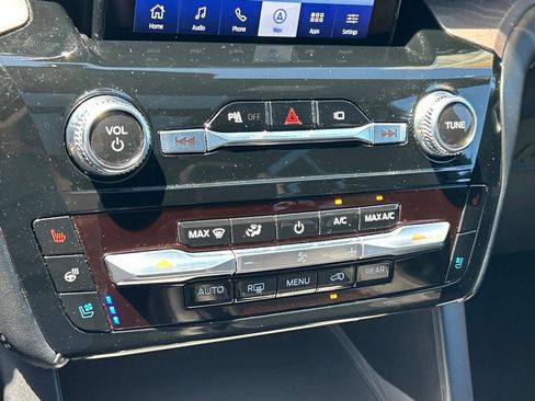 Used 2023 Ford Explorer Platinum w/ Technology Package AWD/4WD image 35