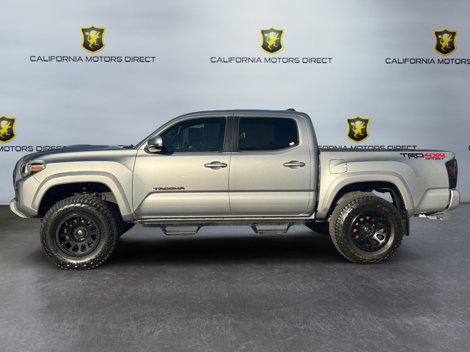 Used 2019 Toyota Tacoma TRD Sport AWD/4WD image 2