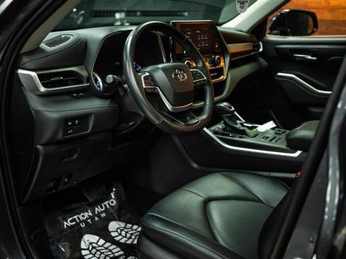 Used 2024 Toyota Highlander XLE image 9