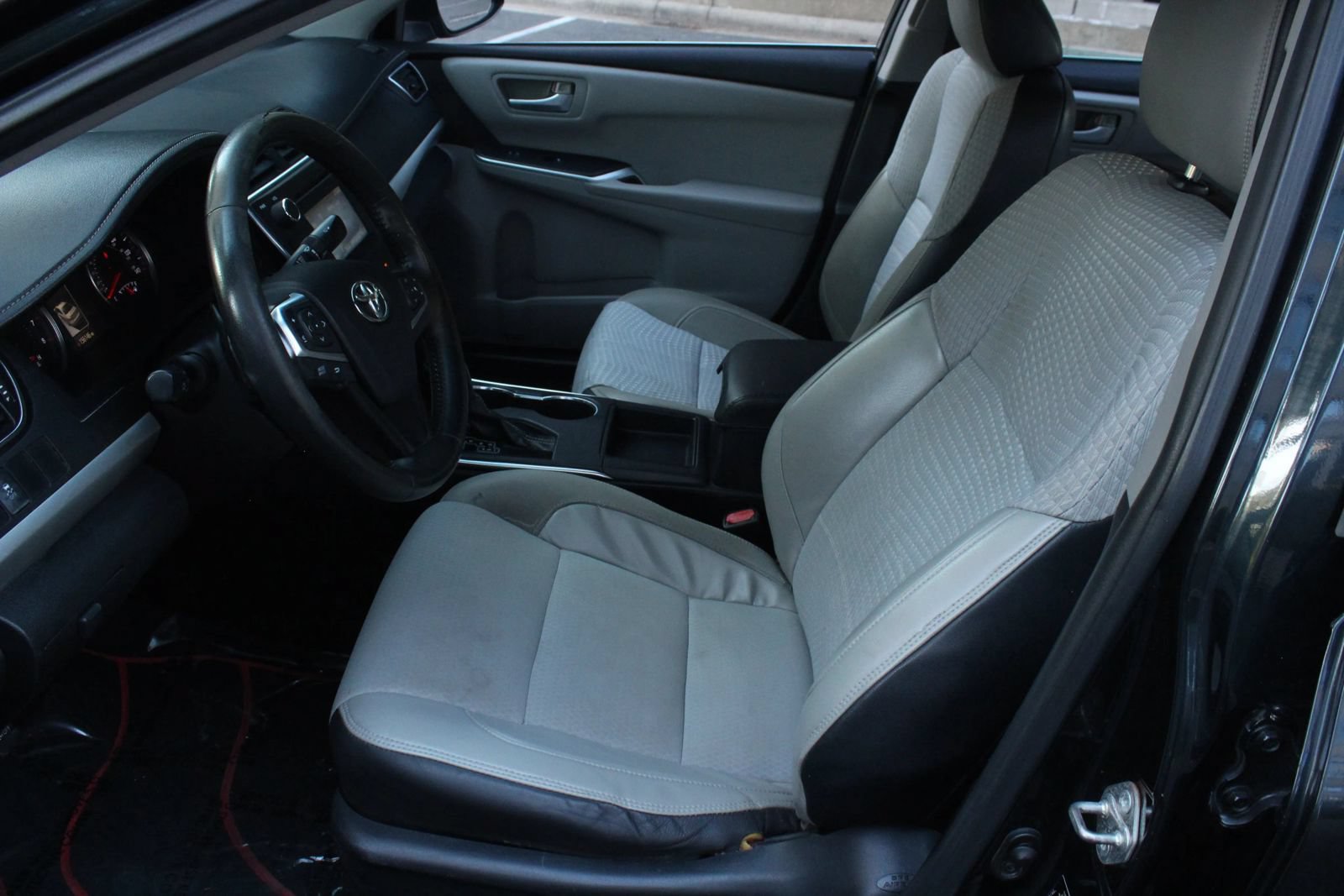 Used 2015 Toyota Camry SE FWD image 14