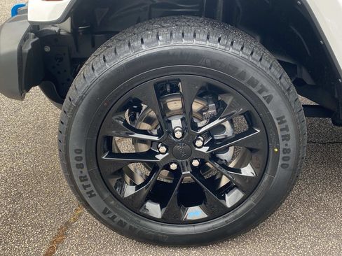 Used 2023 Jeep Wrangler Sahara image 12