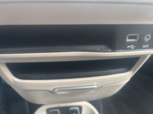 Used 2018 Chrysler Pacifica Touring-L image 30