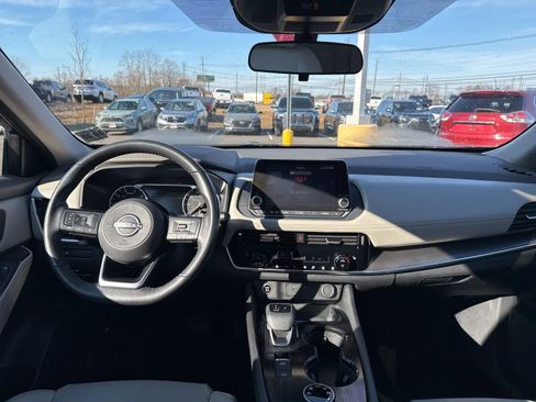 Used 2023 Nissan Rogue SV w/ SV Premium Package image 18