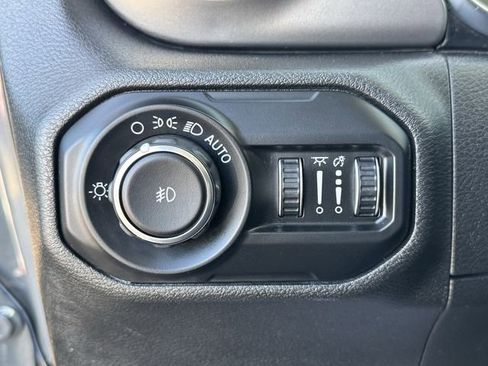 Used 2020 Jeep Wrangler Sport image 19