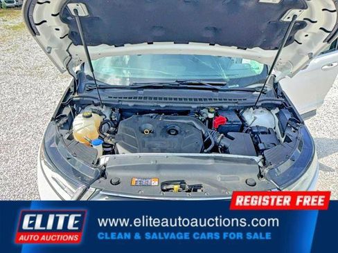 Used 2018 Ford Edge Titanium w/ Equipment Group 302A FWD image 14