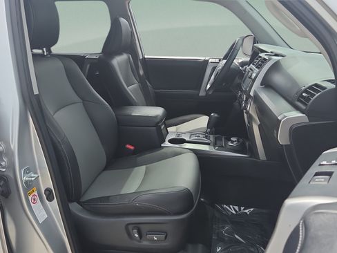Used 2017 Toyota 4Runner SR5 Premium AWD/4WD image 17