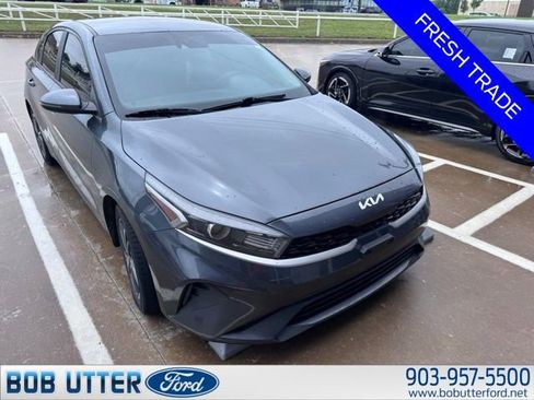 Used 2022 Kia Forte LXS w/ LXS Technology Package FWD image 2