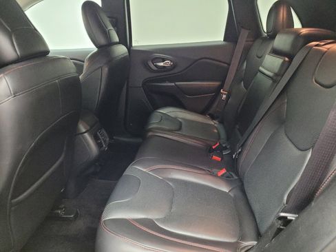 Used 2017 Jeep Cherokee Trailhawk AWD/4WD image 18