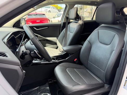 Used 2023 Kia Niro Wave image 19