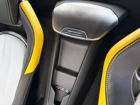 Used 2022 Chevrolet Corvette Stingray Premium Conv w/ Z51 Performance Package image 23