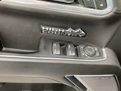 Used 2022 Chevrolet Silverado 1500 High Country w/ Technology Package image 39