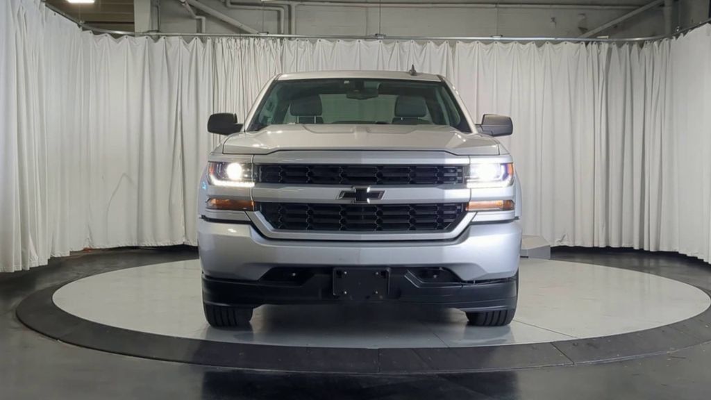 Used 2019 Chevrolet Silverado 1500 Custom w/ Custom Convenience Package AWD/4WD image 3